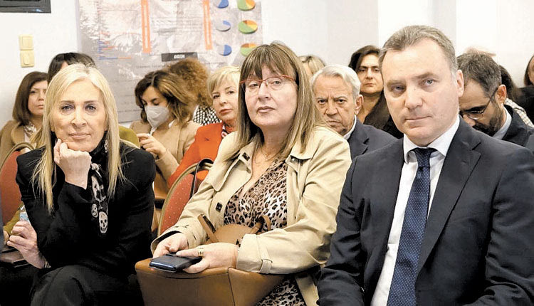 Στην εκδήλωση παρούσα ήταν η αντιπρόεδρος του Αρείου Πάγου κ. Ελένη Φραγκάκη, ενώ δίπλα της βρίσκεται η διευθύνουσα την 	Εισαγγελία Εφετών Ανατολικής Κρήτης κ. Μαρία Τιντικάκη