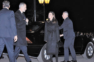 Δείπνο παρέθεσε χθες το βράδυ στους υψηλούς προσκεκλημένους των βασιλικών οικογενειών του εξωτερικού η οικογένεια του τέως βασιλιά Κωνσταντίνου στο ξενοδοχείο King George.