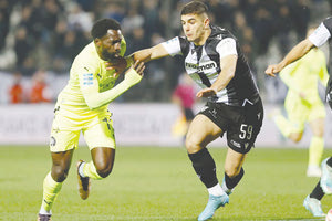 Από τους κορυφαίους του ΟΦΗ ο Ντίκο που διακρίνεται στη φωτό με τον Κουλιεράκη