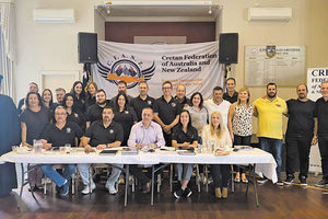 ΣΤΟ 41ο ΠΑΝΑΥΣΤΡΑΛΙΑΝΟ ΣΥΝΕΔΡΙΟ Οι Κρητικοί της Μελβούρνης, μια αγκαλιά!