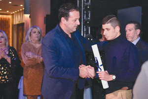 Ο κ. Κυρανάκος βραβεύει τον Τσαγκατάκη