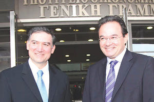 Στον Γ. Παπακωνσταντίνου αναφέρομαι, στην υπουργάρα μας! Ο οποίος βγήκε από τη ναφθαλίνη για να απαντήσει -και σωστά- για τον Γεωργίου και την ιστορία της ΕΛΣΤΑΤ.