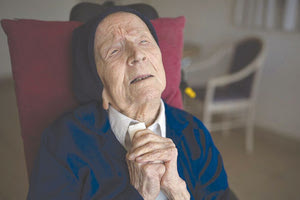 Πέθανε, σε ηλικία 118 ετών, η μοναχή Αντρέ από την Τουλόν της Γαλλίας - το γηραιότερο άτομο στον πλανήτη, σύμφωνα με τα ρεκόρ Γκίνες.