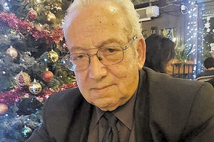 Βαθιά θλίψη και συγκίνηση έχει προκαλέσει ο θάνατος του επίτιμου προέδρου της Χριστιανικής Δημοκρατίας  Μανόλη Μηλιαράκη, ο οποίος έφυγε από τη ζωή σε ηλικία 83 χρονών.