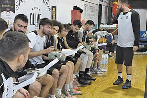 Την πρωτοχρονιάτικη πίτα της έκοψε η ομάδα μπάσκετ του ΟΦΗ