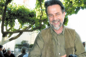 Ο ΣΥΓΓΡΑΦΕΑΣ ΚΑΙ ΔΗΜΟΣΙΟΓΡΑΦΟΣ ΝΙΚΟΣ ΨΙΛΑΚΗΣ ΜΙΛΑ ΓΙΑ ΟΛΑ ΣΤΗΝ «Π» ΜΕ ΑΦΟΡΜΗ ΤΗΝ ΠΡΟΣΦΑΤΗ ΒΡΑΒΕΥΣΗ ΤΟΥ ΑΠΟ ΤΗΝ ΑΚΑΔΗΜΙΑ ΑΘΗΝΩΝ