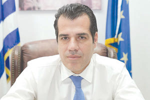 Το κρυφτούλι με τον Πλεύρη