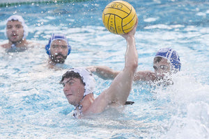 Φάση από το παιχνίδι του ΟΦΗ με τον Νηρέα