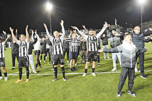 Την αποθέωση γνώρισαν Νταμπράουσκας και παίκτες μετά τη νίκη επί του Αστέρα Τρίπολης