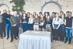 Οι αθλητές του ΟΦΗ που τιμήθηκαν από το σύλογο με προπονητές και παράγοντες στην εκδήλωση