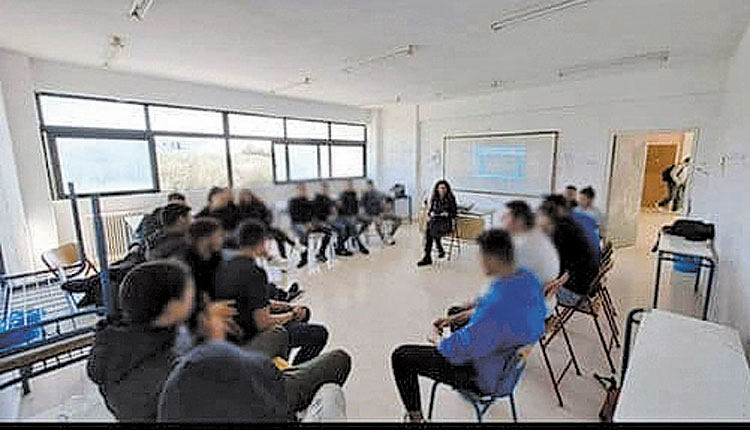 Έφηβοι και σεξουαλική υγεία, οπλοκατοχή, παράνομη οδήγηση… θέματα που μπαίνουν στο μικροσκόπιο των επιστημόνων