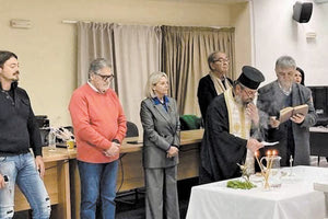 Πολλοί υποψήφιοι μαζεύτηκαν στον Δήμο Αγίου Νικολάου! Η Πρόεδρος του Δημοτικού Συμβουλίου Δέσπω Καρνιαδάκη στη χθεσινή κοπή της πρωτοχρονιάτικης πίτας (από όπου περιέργως έλειπε ο μητροπολίτης) έδωσε πρώτα σε προέδρους τοπικών κοινοτήτων κομμάτι πίτας  και μετά σε  αντιδήμαρχους και δημοτικούς συμβούλους