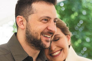 Τα 45α γενέθλιά του γιόρτασε ο Ουκρανός πρόεδρος Βολοντίμιρ Ζελένσκι και η σύζυγος του Ολένα Ζελένσκα τού εύχεται «Χρόνια Πολλά»