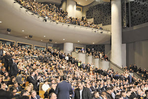 Κατάμεστο το Πολιτιστικό