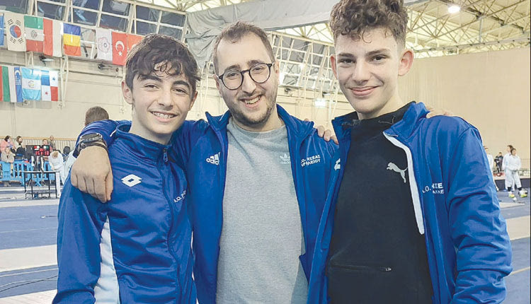 Οι Μήνος και Σαϊτάκης με τον προπονητή του Θησέα κ. Πασσαδάκη