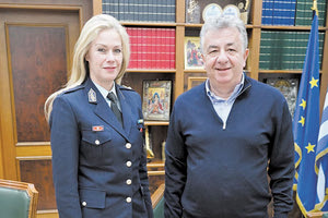 Με τη διοικήτρια της Τροχαίας ΒΟΑΚ Ελένη Παπαθανασίου συναντήθηκε χθες ο περιφερειάρχης Κρήτης Σταύρος Αρναουτάκης.