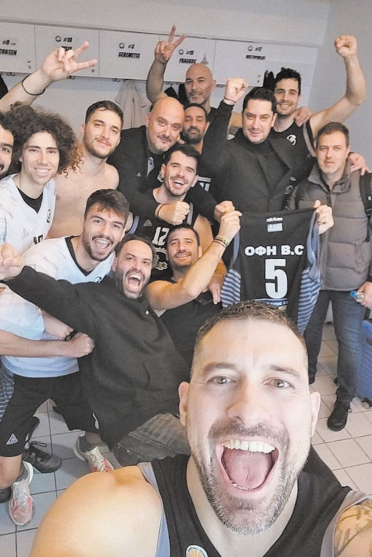   Η πανηγυρική selfie του ΟΦΗ μετά την νίκη επί του Δούκα