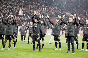 Οι παίκτες στο τέλος του αγώνα ευχαρίστησαν τους φιλάθλους του ΟΦΗ