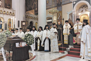 ΕΝΑΣ ΔΥΣΚΟΛΟΣ ΑΠΟΧΑΙΡΕΤΙΣΜΟΣ ΣΕ ΕΝΑΝ ΣΠΟΥΔΑΙΟ ΑΝΘΡΩΠΟ ΤΩΝ ΓΡΑΜΜΑΤΩΝ Με οδύνη το τελευταίο «αντίο» στον Θεοχάρη Δετοράκη