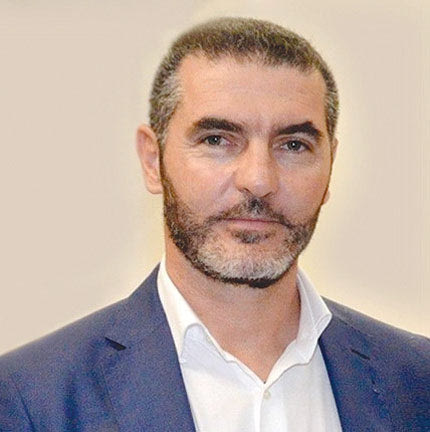 Ο Μανώλης Χνάρης