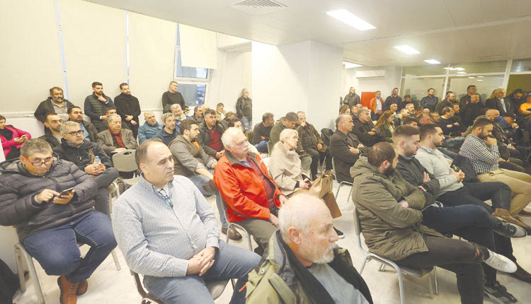 Αρκετός κόσμος στην εκδήλωση για τη σκοποβολή