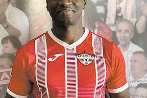 Ο Εντικά με τη φανέλα της νέας ομάδας του