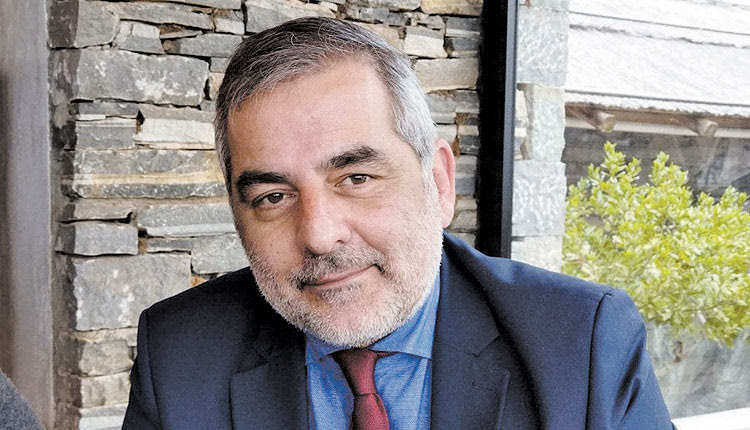 Ο δήμαρχος Οροπεδίου Γιάννης Στεφανάκης