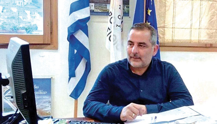 ο δήμαρχος Οροπεδίου Γιάννης Στεφανάκης