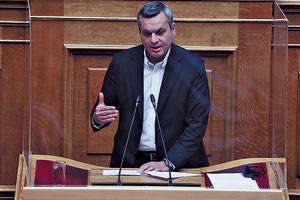 Ο Χάρης Μαμουλάκης