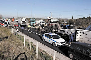 Εντυπωσιακή καραμπόλα στην Εθνική Οδό Αθηνών - Λαμίας λόγω... ομίχλης