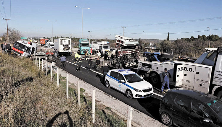 Εντυπωσιακή καραμπόλα στην Εθνική Οδό Αθηνών - Λαμίας λόγω... ομίχλης