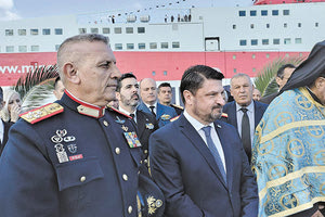 Και ο αρχηγός ΓΕΕΘΑ με τον Χαρδαλιά στη Σούδα