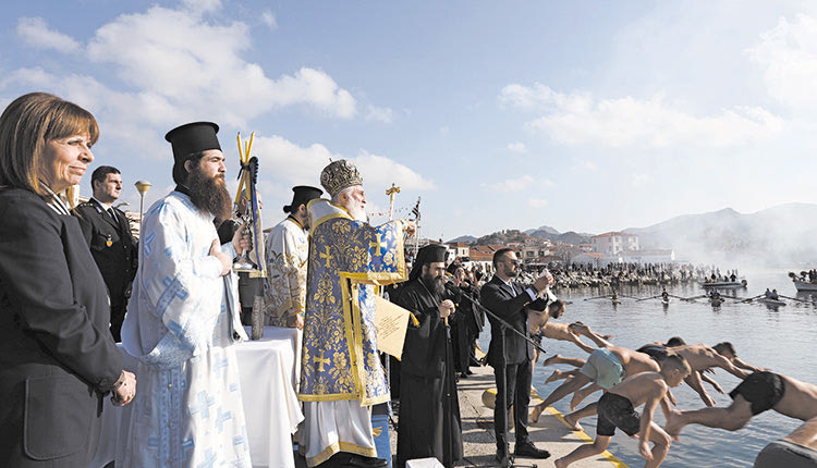 Η Πρόεδρος της Δημοκρατίας, Κατερίνα Σακελλαροπούλου επισκέφθηκε τη Λήμνο για τον εορτασμό των Θεοφανείων
