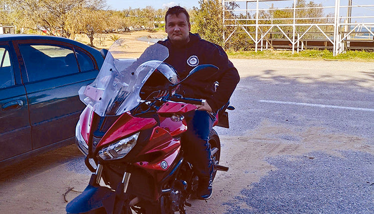 Ο 29χρονος Νίκος Σφυράκης που «έσβησε» στην άσφαλτο