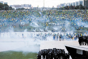 ΒΡΑΖΙΛΙΑ: Χιλιάδες συλλήψεις μετά το “ντου” των... αγανακτισμένων