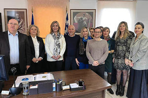 Από την πίσω πόρτα η είσοδος της κας Γκάγκα στο ΠΑΓΝΗ για να αποφύγει τους εργαζόμενους