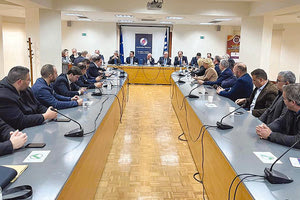 παρουσία κυβερνητικού κλιμακίου και παραγωγικών φορέων του νησιού στο Επιμελητήριο Χανίων