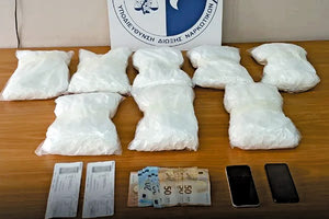 εντοπίστηκαν στο αεροδρόμιο «Ελευθέριος Βενιζέλος», να έχουν στις αποσκευές τους 13 κιλά κοκαϊνης