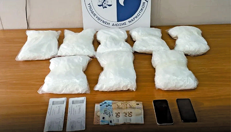 εντοπίστηκαν στο αεροδρόμιο «Ελευθέριος Βενιζέλος», να έχουν στις αποσκευές τους 13 κιλά κοκαϊνης