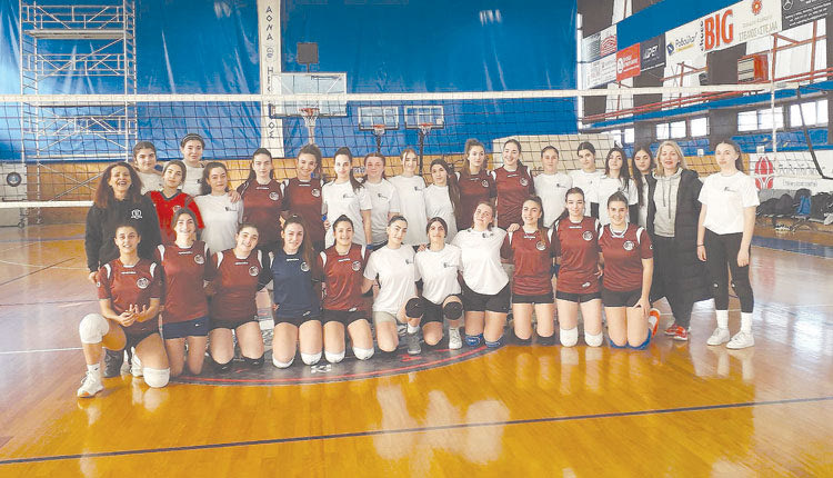  Οι ομάδες βόλεϊ κοριτσιών του 11ου και 6ου ΓΕΛ Ηρακλείου