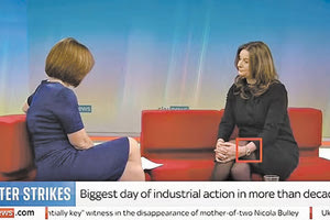 Σάλο προκάλεσε η υπουργός Παιδείας της Βρετανίας η οποία εμφανίστηκε κατά τη διάρκεια συνέντευξης φορώντας ένα Rolex αξίας 11.000 ευρώ, τη στιγμή που ζητούσε από τους εκπαιδευτικούς που διεκδικούν αύξηση στους μισθούς τους να είναι «ρεαλιστές».