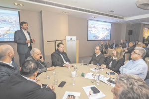 Ο Γ. Αλεξάκης ανέπτυξε το όραμά του για το Ηράκλειο Πλήθος κόσμου στην παρουσίαση της υποψηφιότητας Αλεξάκη