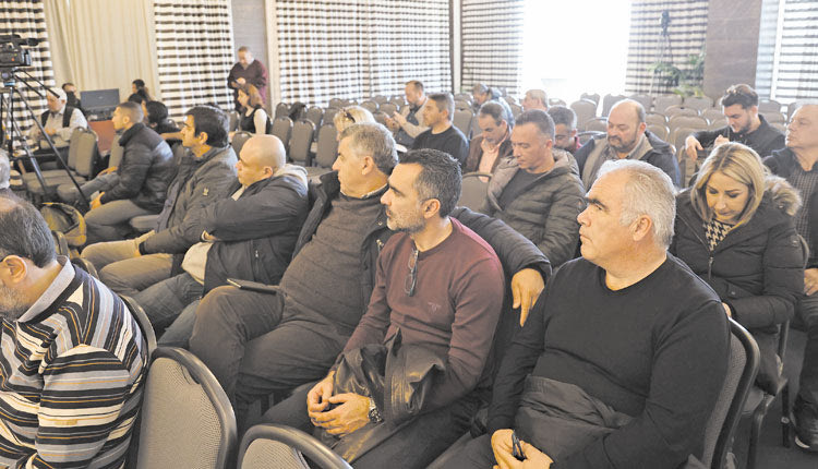 Η ΓΣΕΕ προτείνει αύξηση  του κατώτατου μισθού στα 826 ευρώ