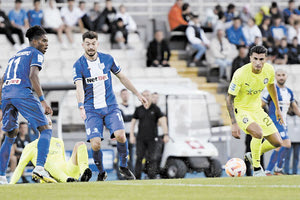 Στιγμιότυπο από το ματς του α’ γύρου με τους Περέα, Παμλίδη και Ροσέρο