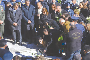 Σκηνές αρχαίας τραγωδίας στην κηδεία του Στάθη Τσιτλακίδη