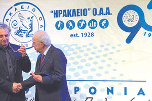 ΒΡαβεια για τα τειχη, λαμπρινος