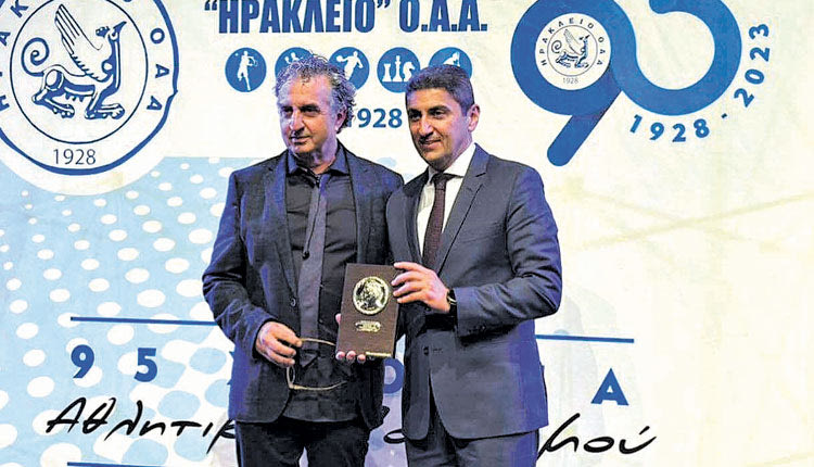 Ο κ. Δελάκης βράβευσε τον κ. Αυγενάκη