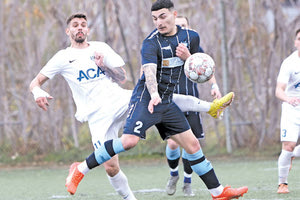 Ο Σημαιάκης του Πόρου σε μια προσπάθειά του στο ματς με τον Εθνικό