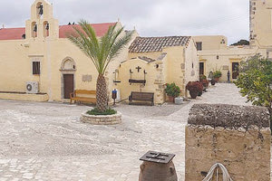 Σήμερα πρόκειται να συζητηθεί στο Ειρηνοδικείο Μοιρών η διαδικασία έξωσης των κτηνοτρόφων που εκμεταλλεύονται μία έκταση περίπου 7.000-8.000 στρεμμάτων της περιουσίας της Μονής Οδηγήτριας.