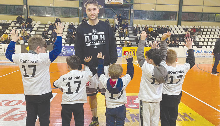    Γενέθλια στο γήπεδο ο Θεοδωρίδης